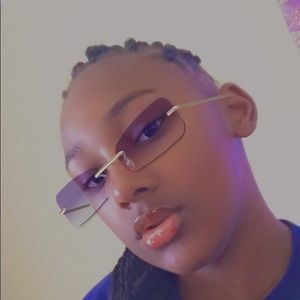 Meet your Posher, Royaltee